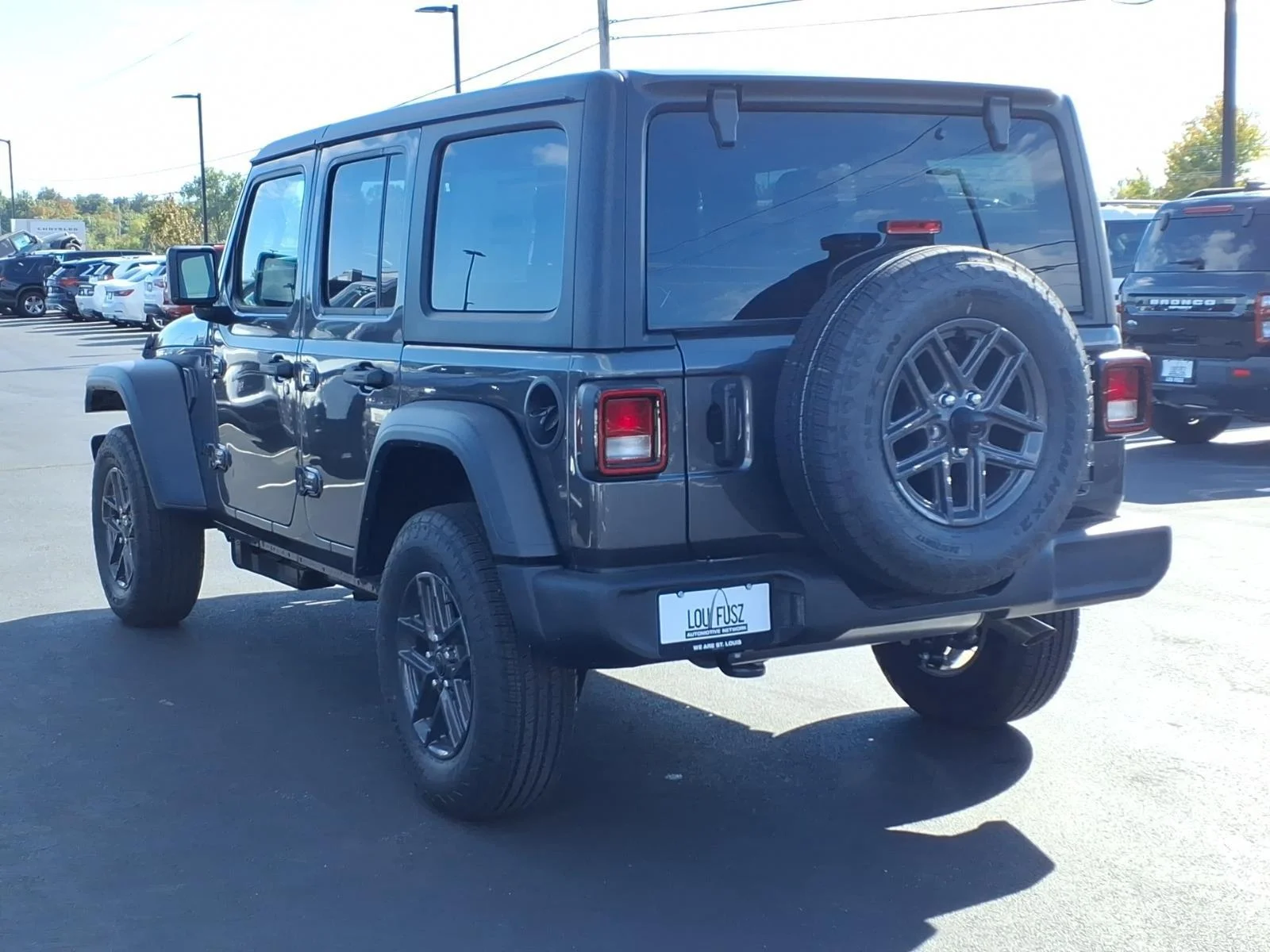 New 2027 Granite Crystal Metallic Clear-Coat Exterior Paint Jeep Sport image 4
