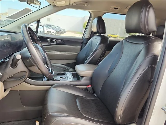 Used 2025 Snow White Pearl - SWP KIA LXS Passenger image 11