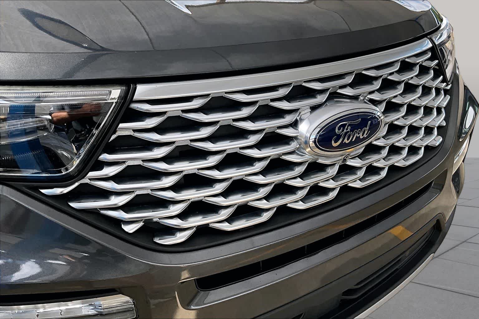 Used 2020 Magnetic Ford Platinum image 30