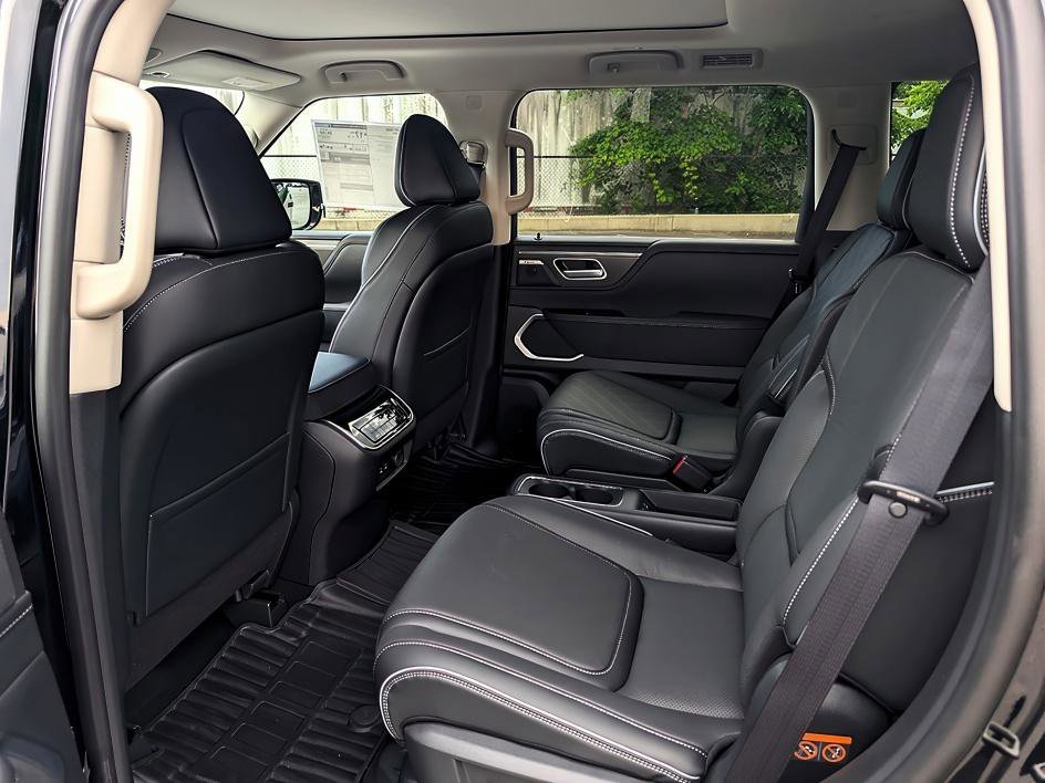 New 2026 Black Obsidian INFINITI LUXE image 12