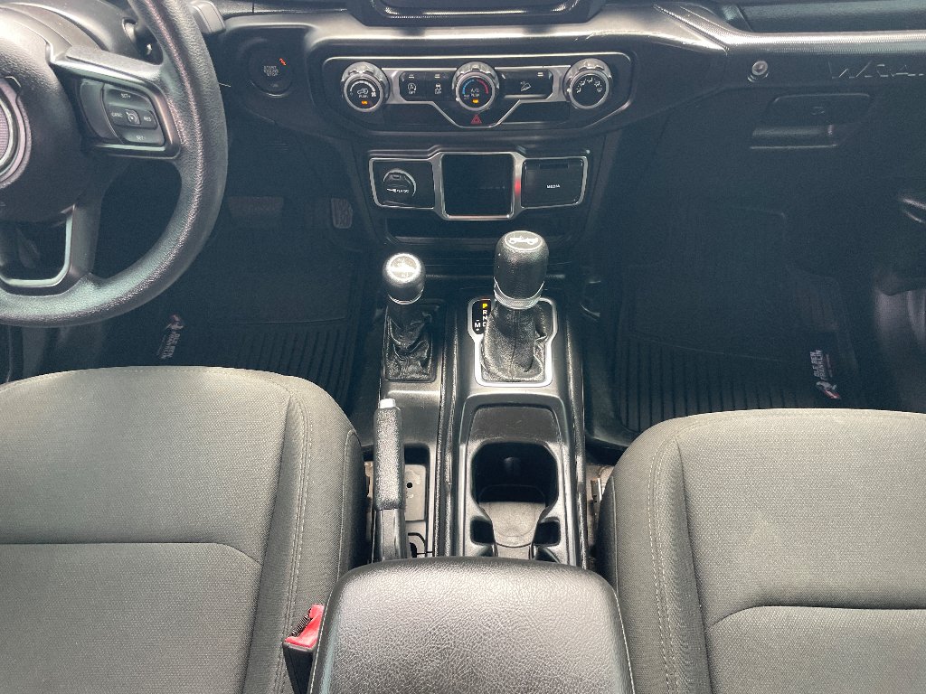 Used 2020 Sting-Gray Clearcoat Jeep Sport image 9