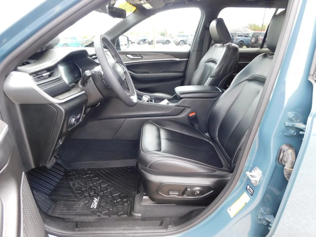 Used 2026 Steel Blue Jeep Limited image 15