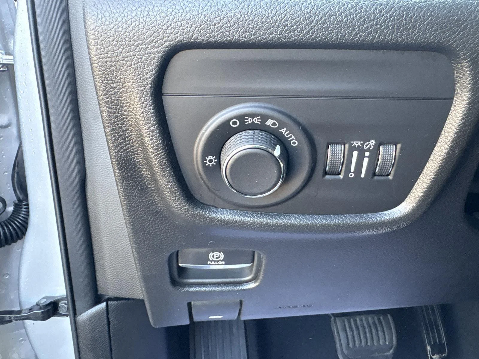 Used 2025 Silver Zynith Jeep Altitude image 20