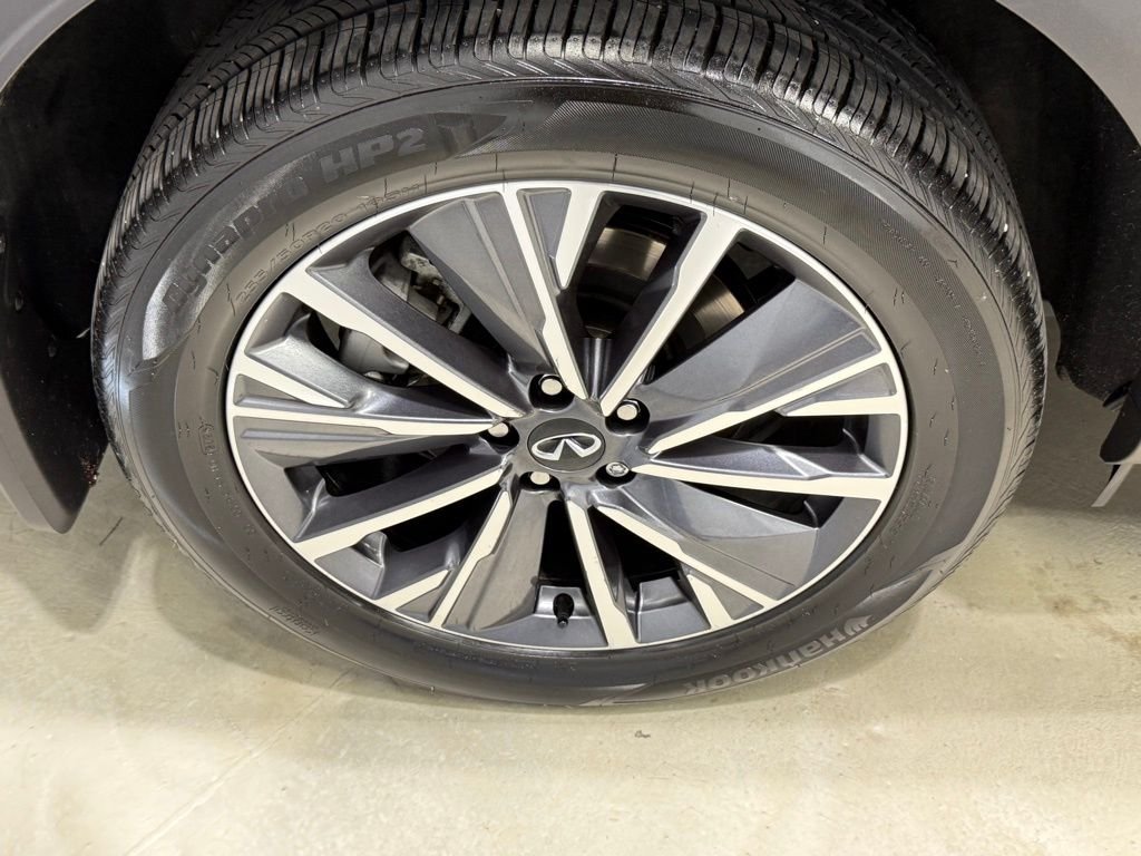 Used 2026 Mineral Black INFINITI LUXE image 9