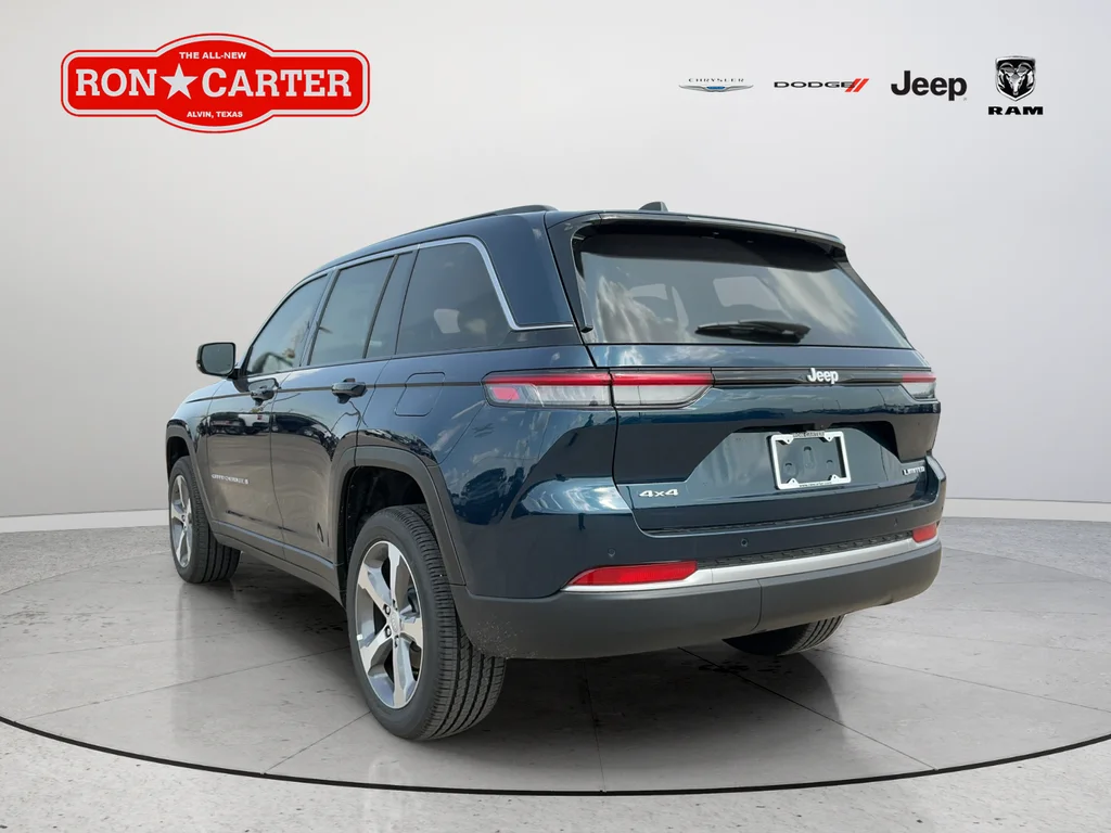 New 2026 Fathom Blue Pearl-Coat Exterior Paint Jeep Limited image 4