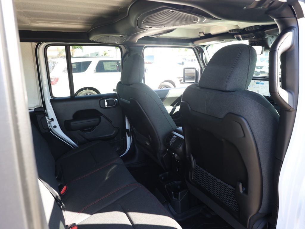 New 2026 Bright White Clear-Coat Exterior Paint Jeep Rubicon image 16