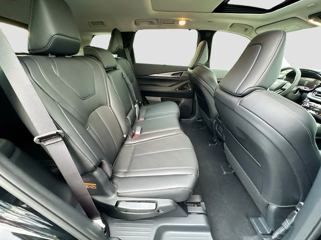 Certified Used 2026 Black INFINITI LUXE image 31