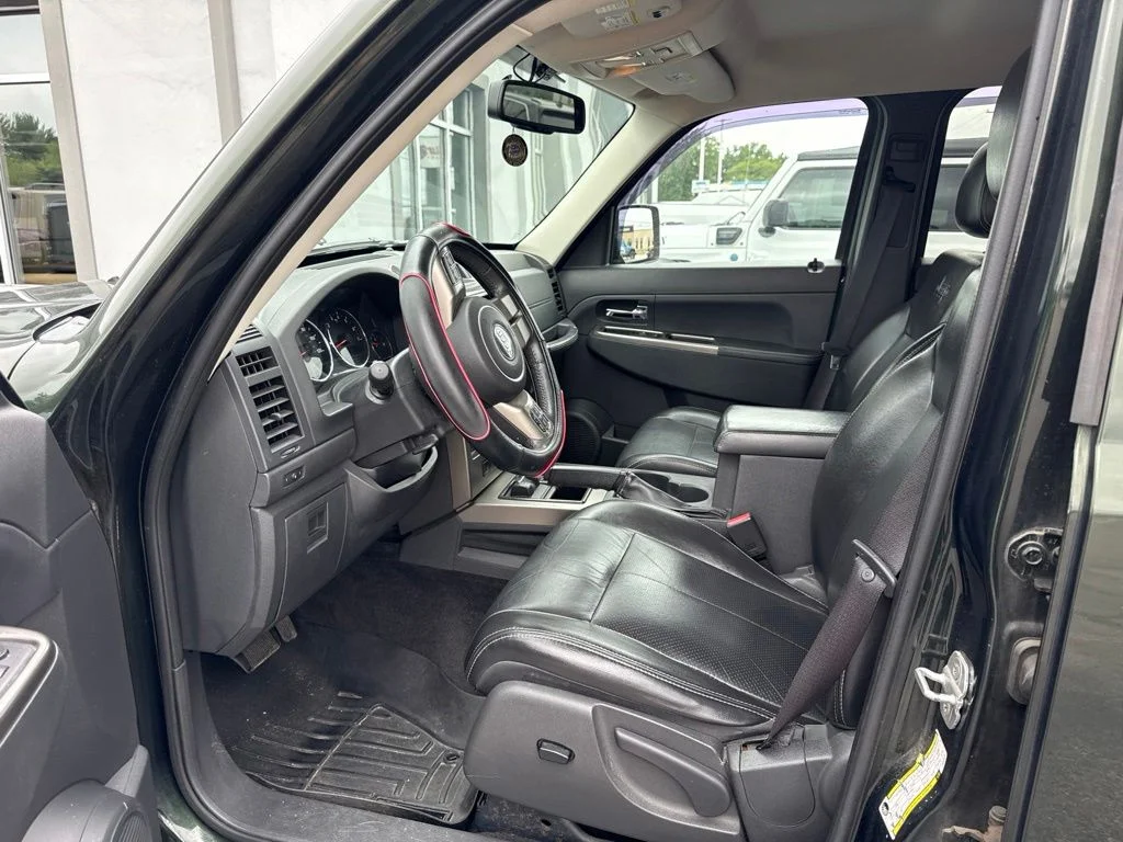 Used 2011 Green Jeep Limited image 15