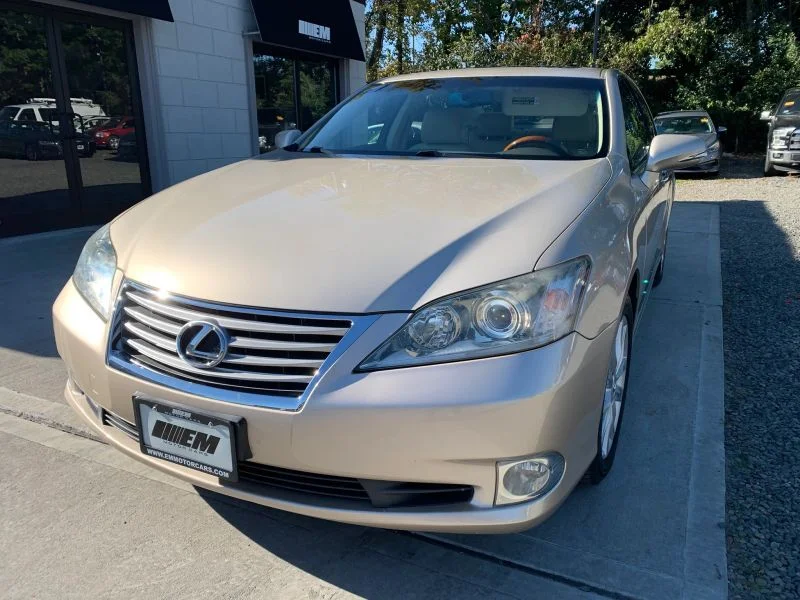 Used 2011 Gold Lexus ES 350 Sedan 4D image 1