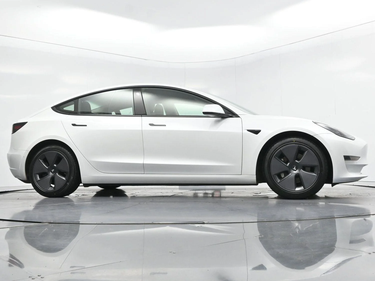 Used 2021 Pearl White Multi-Coat Tesla Standard Range Plus image 50