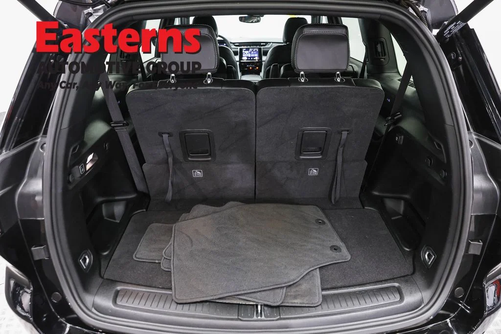 Used 2023 Black Jeep Altitude image 9