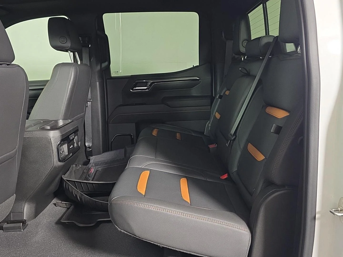 Used 2024 Summit White GMC AT4 image 28