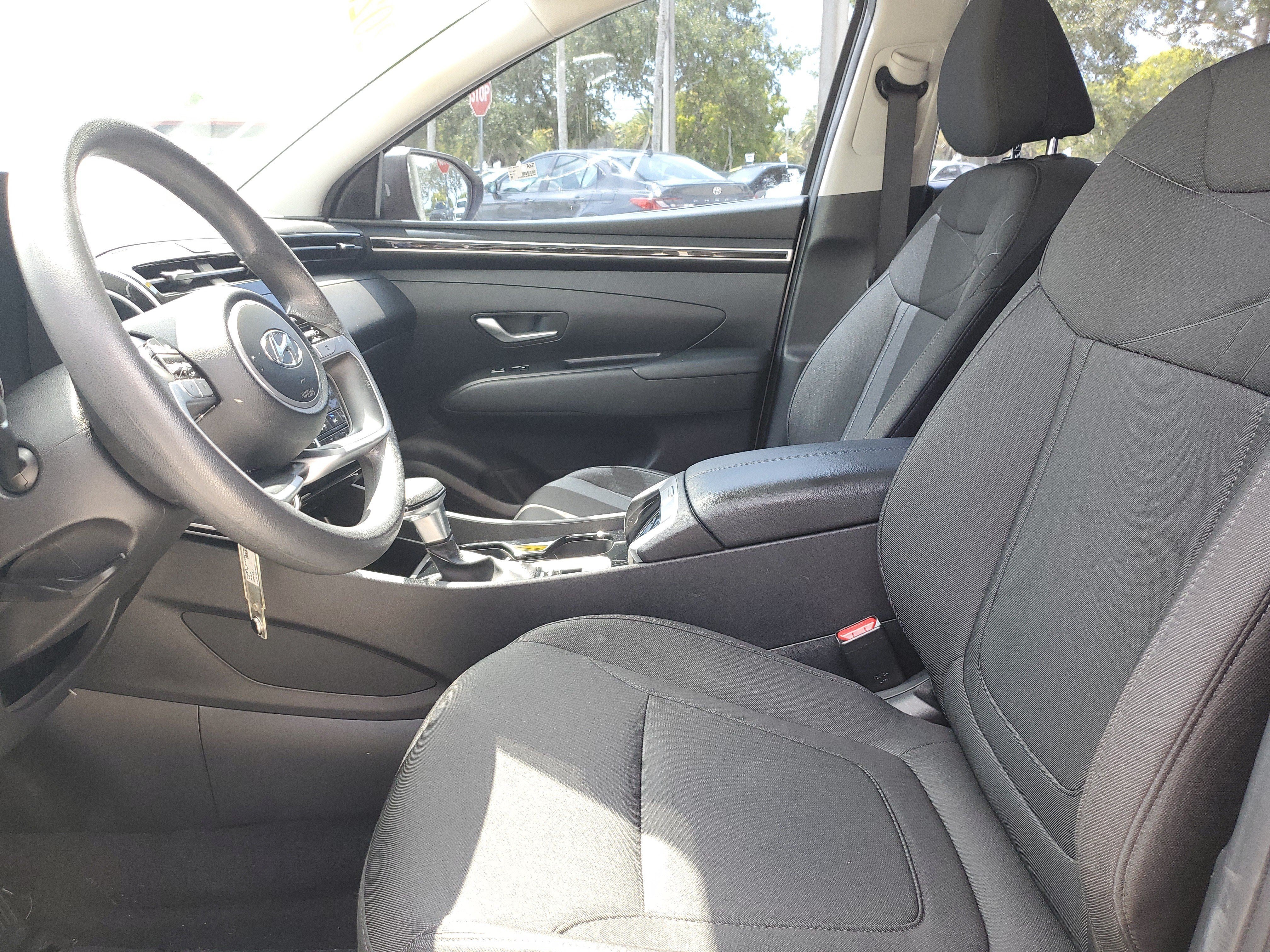 Used 2023 Shimmering Silver Hyundai SE image 17