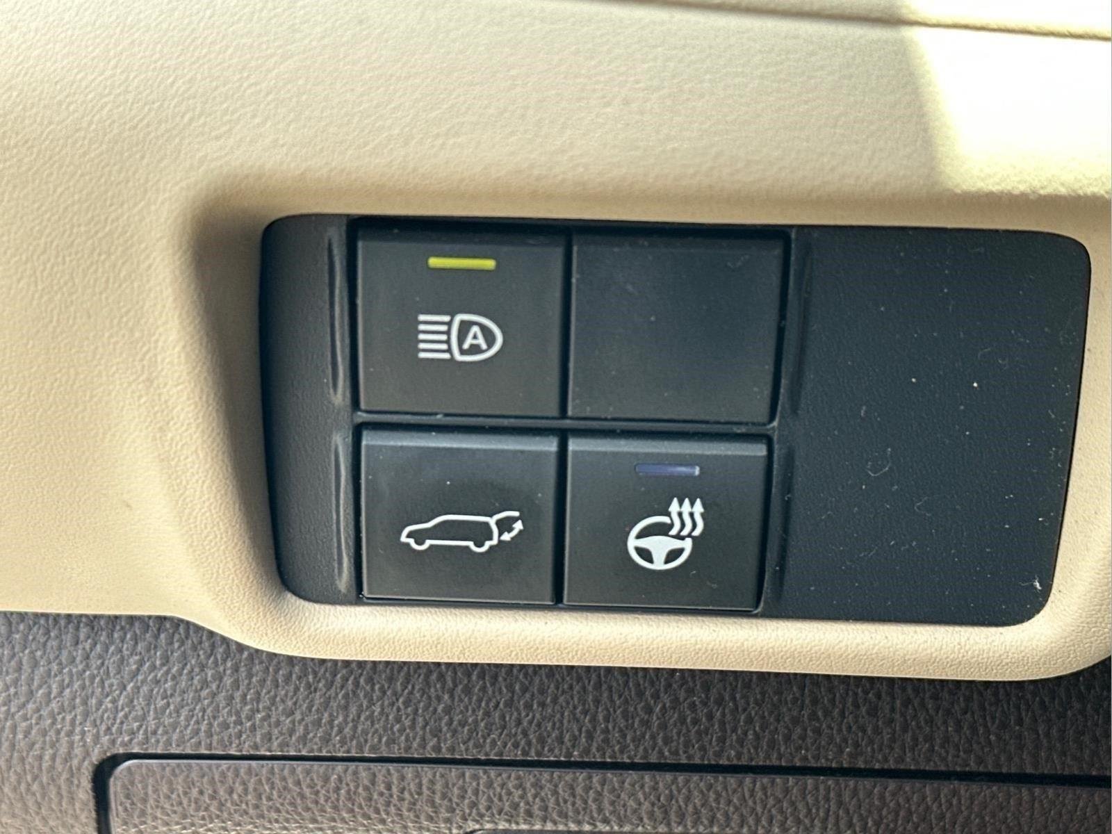 Used 2020  TOYOTA  image 23