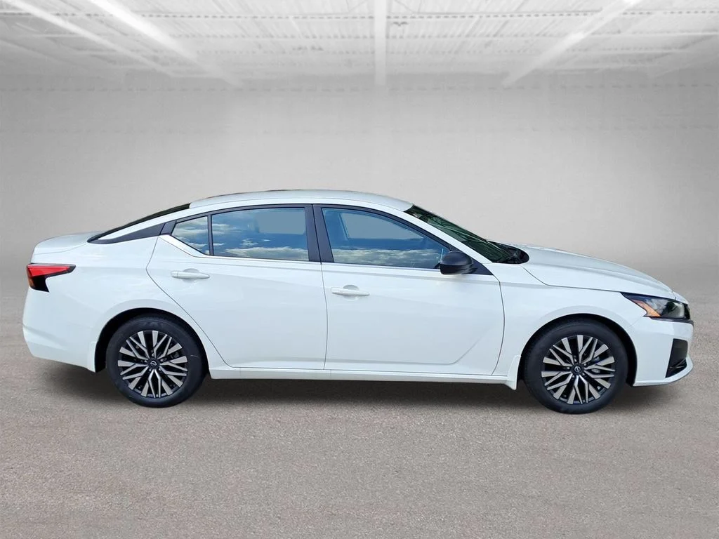 New 2026 White Nissan 2.5 SV image 7