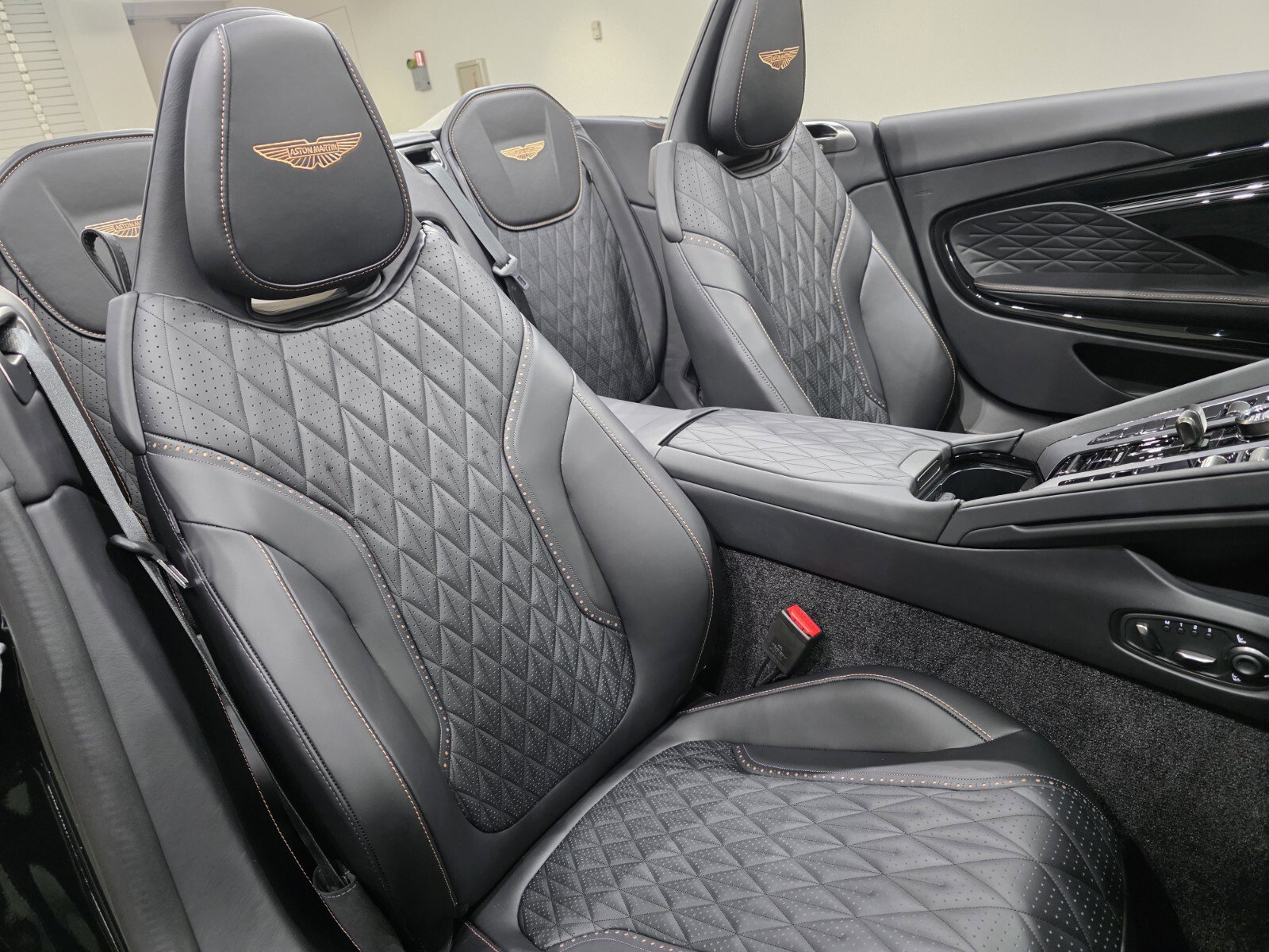 2026 Aston Martin DB12 Base - Photo 21