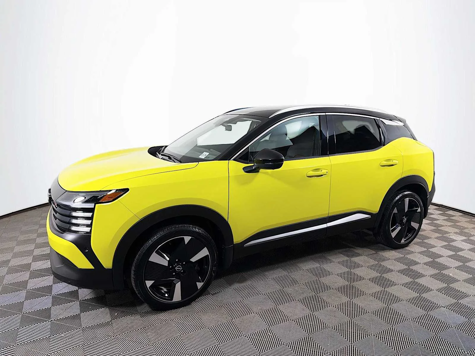 2025 Nissan Kicks 2.0 SR AWD's photo