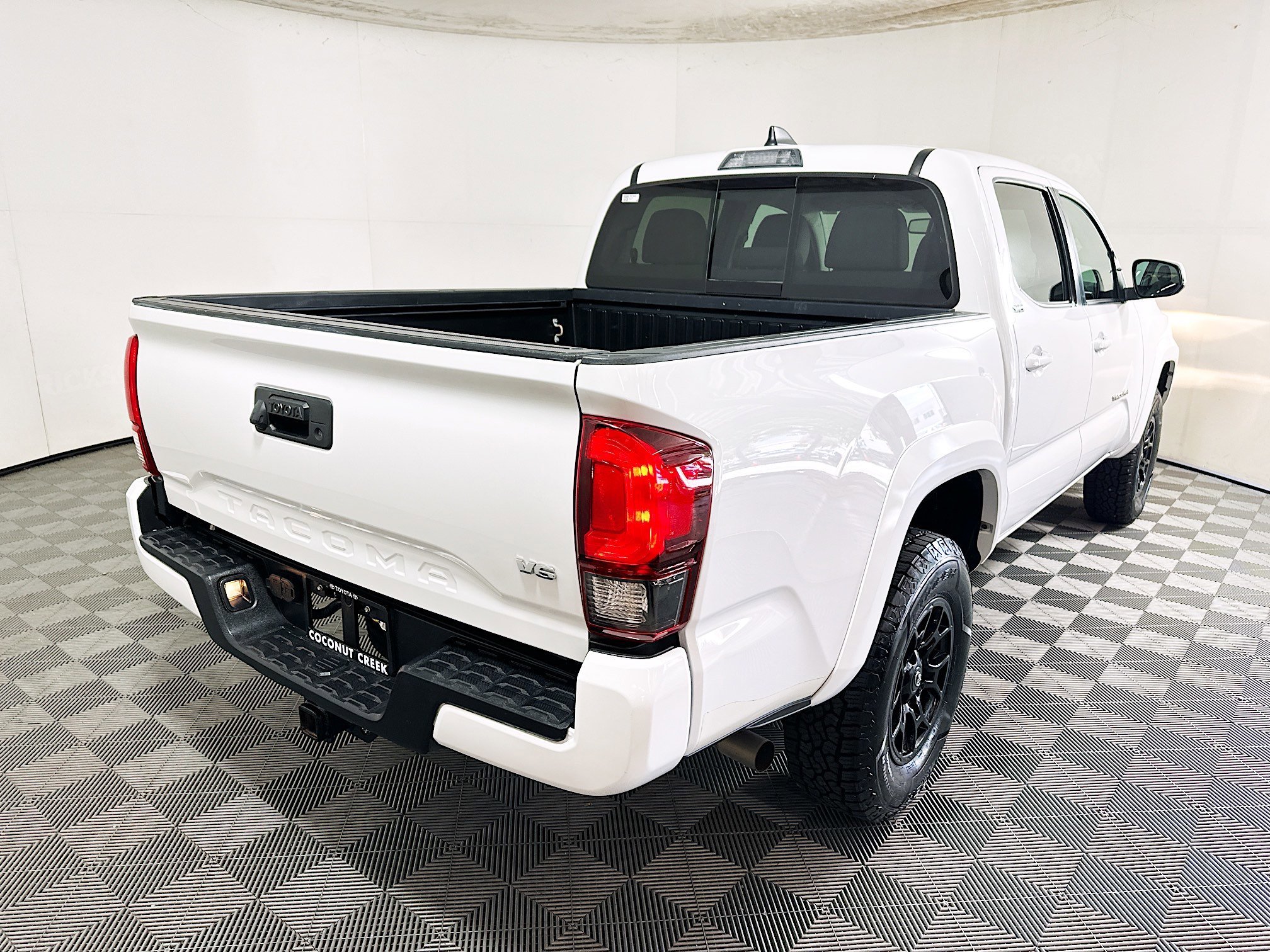 2022 Toyota Tacoma thumbnail 5