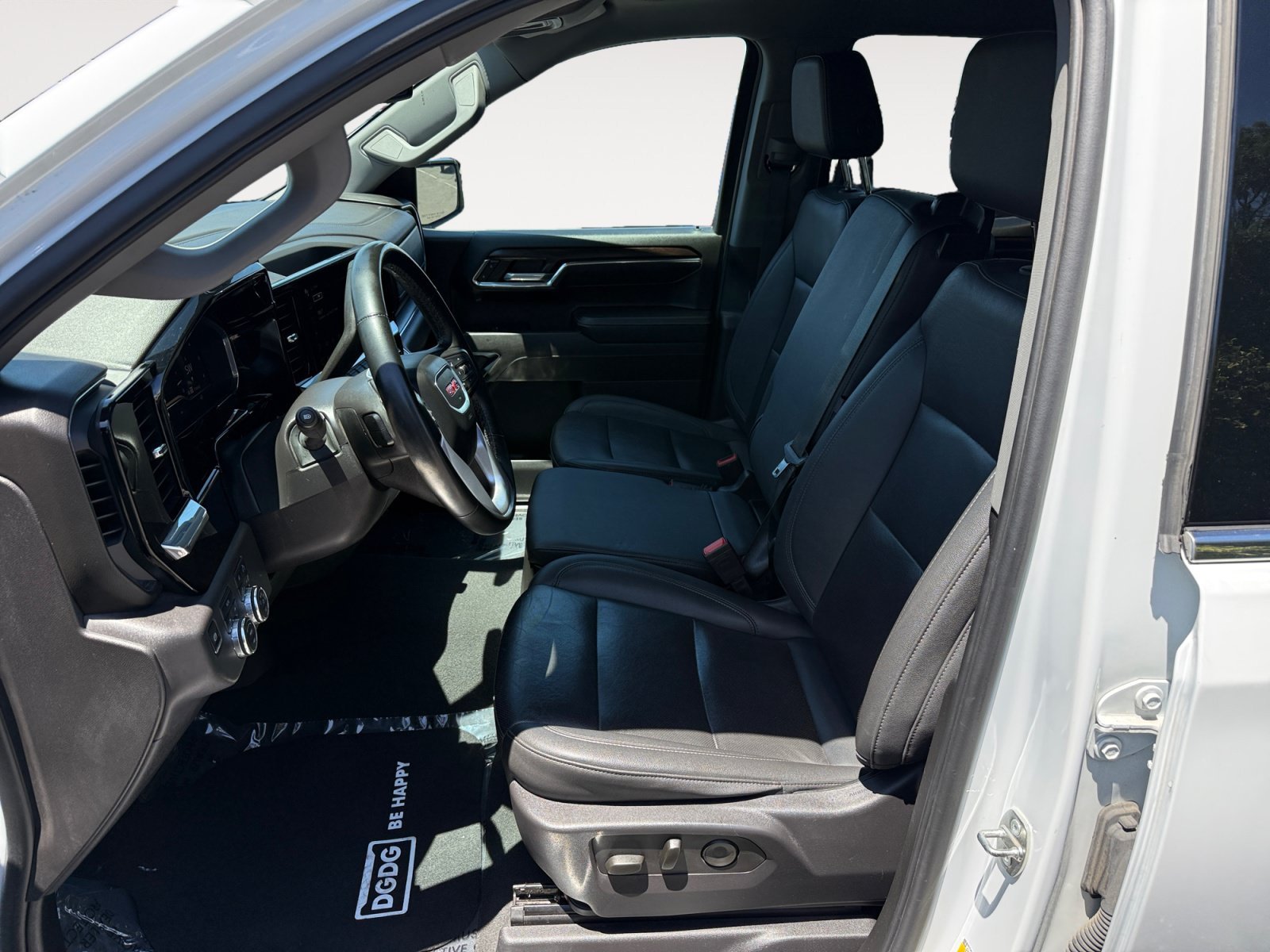 Used 2024 Summit White GMC SLT image 10