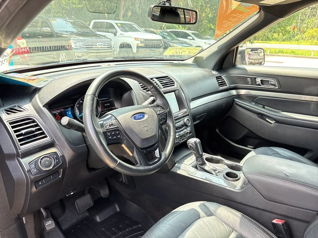 Used 2018 Silver Ford XLT image 6
