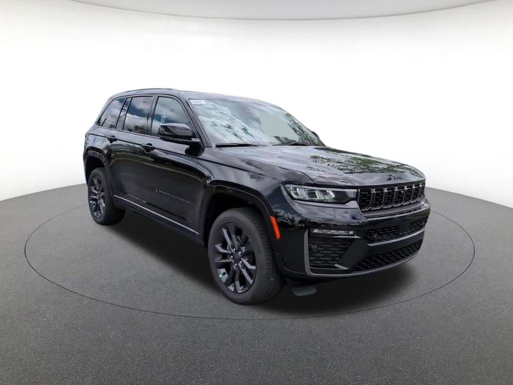 New 2026 Diamond Black Crystal Pearl-Coat Exterior Paint Jeep Limited image 3