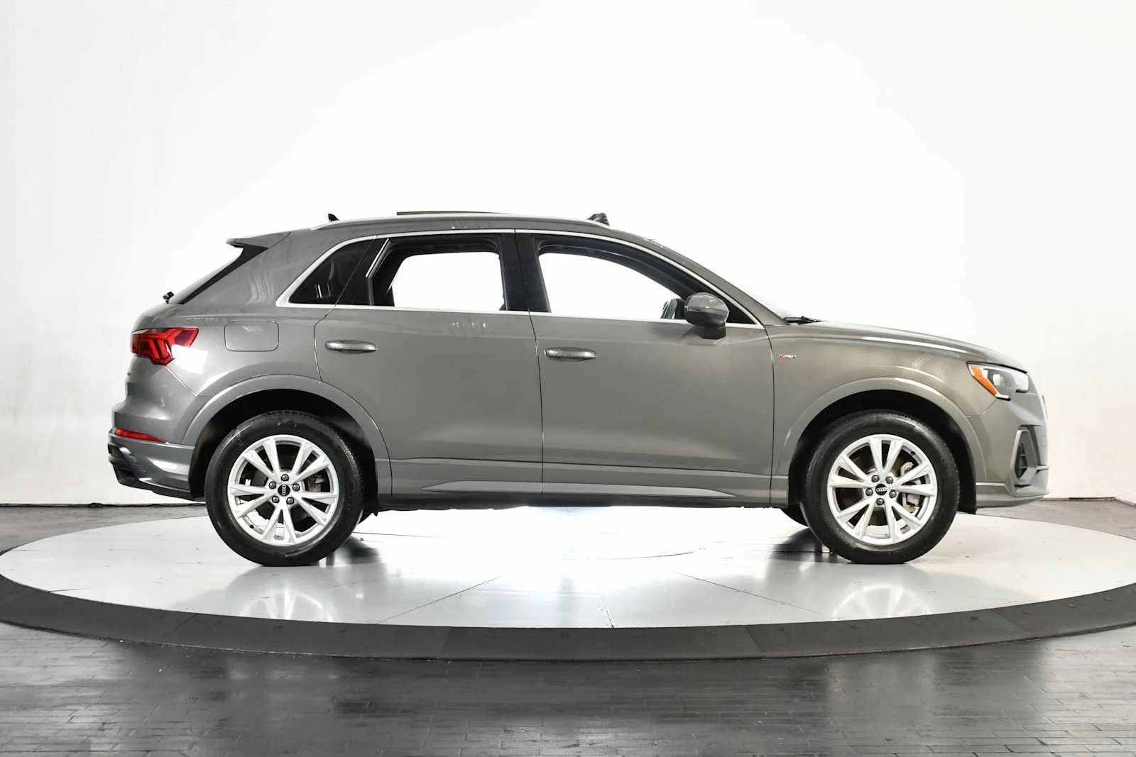 Used 2022 Chronos Gray Metallic Audi S line Premium image 6