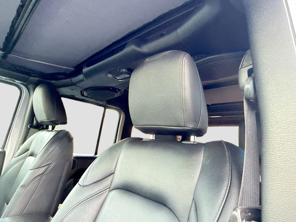 Used 2018 Silver Jeep Unlimited Sport S image 14