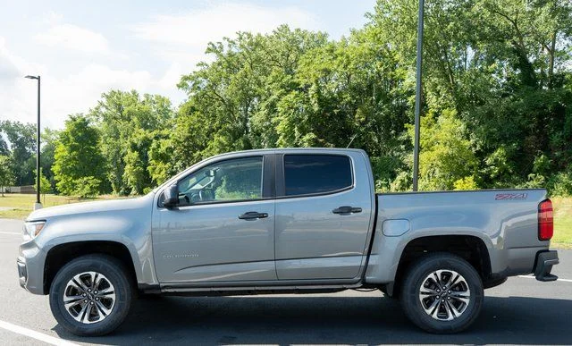 Used 2021 Gray Chevrolet Z71 image 9
