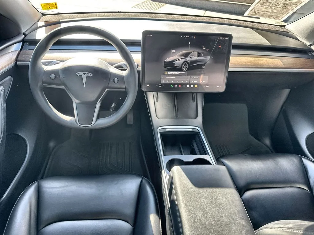 Used 2024  Tesla  image 21