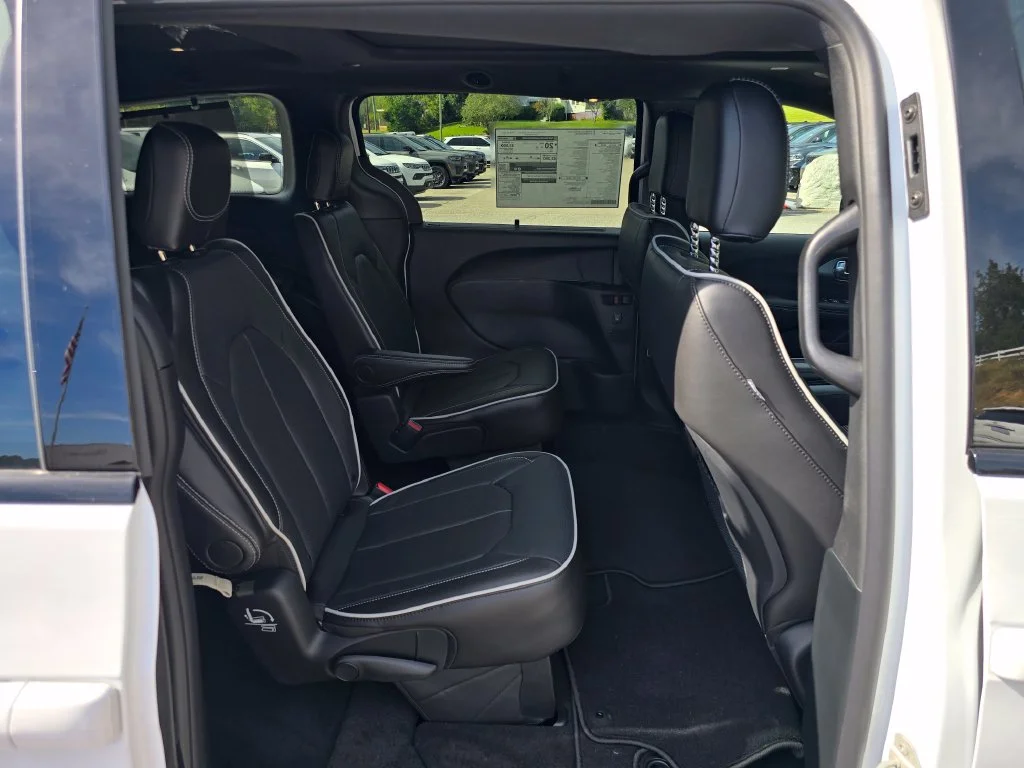New 2027 White/off-white Chrysler Limited image 26