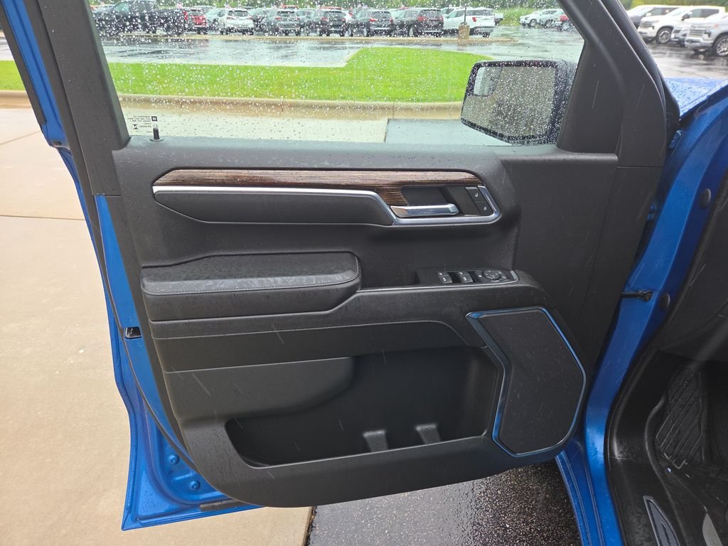 Used 2023 Blue GMC Elevation image 27