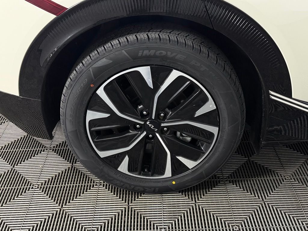 Used 2024 Glacier Kia Wind image 11