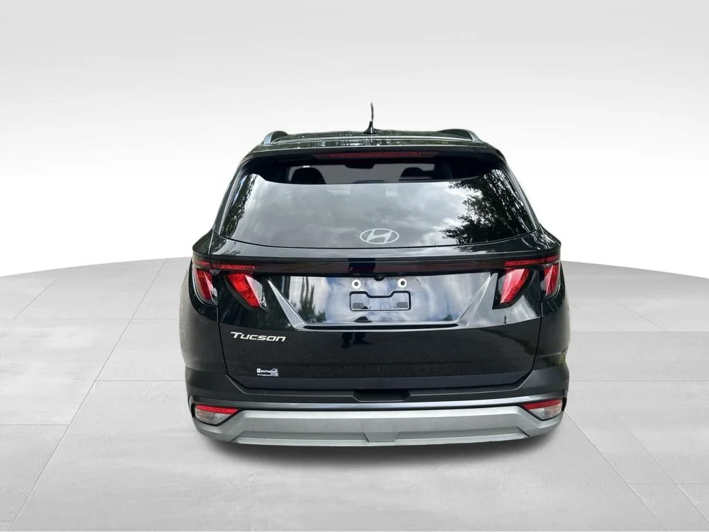 Used 2025 Black Hyundai SEL image 4