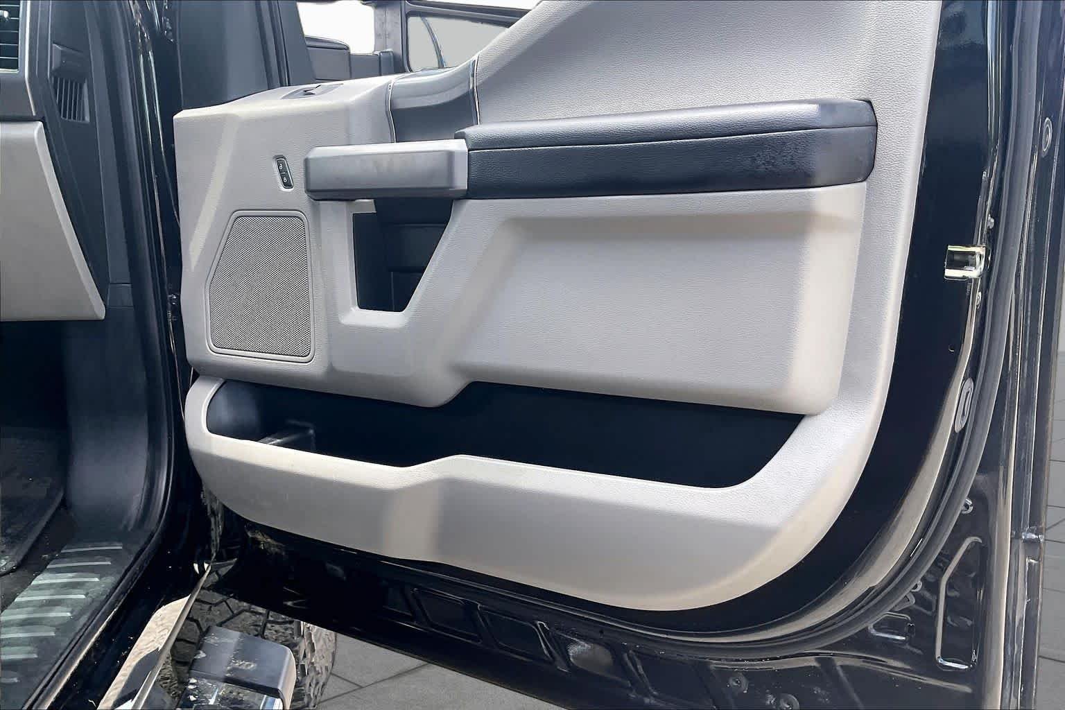 Used 2019 Agate Black Metallic Ford XLT image 22