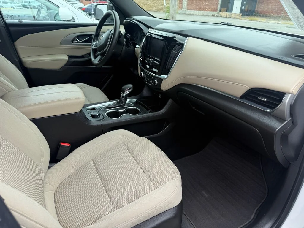 Used 2022 White Chevrolet LS image 3