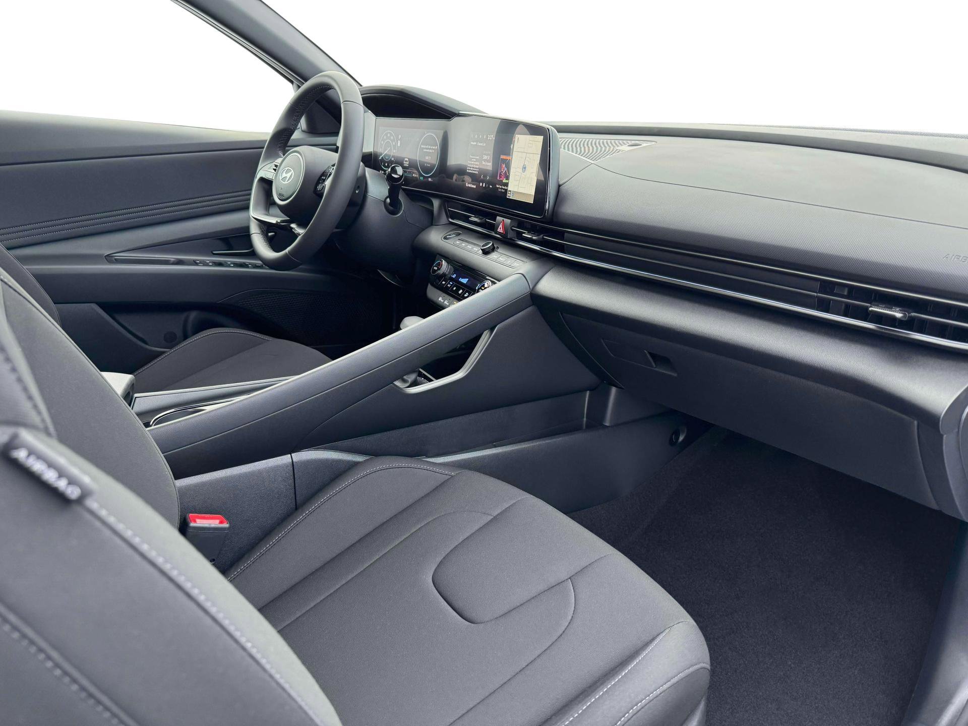 Used 2025 White Hyundai SEL Sport image 15
