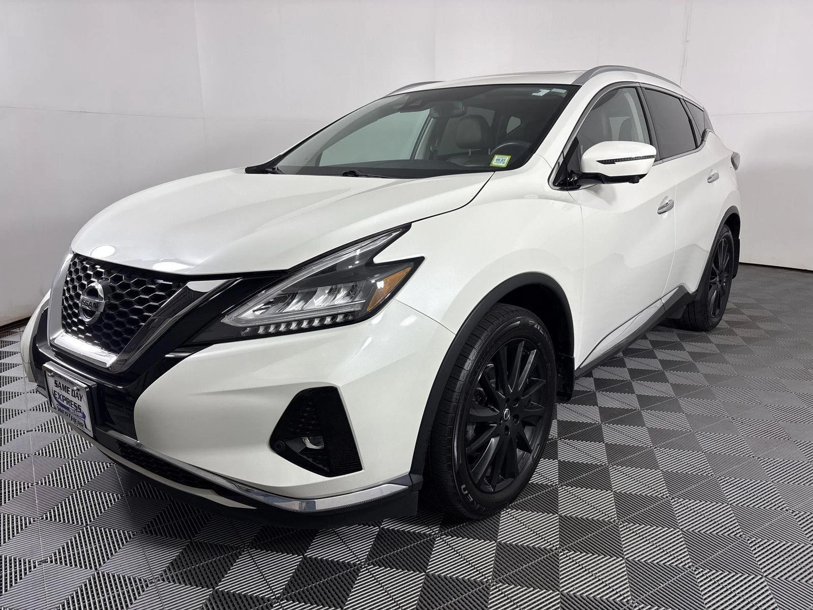 Used 2020 Pearl White Tricoat Nissan Platinum image 4