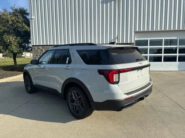 New 2027 Avalanche Gray Ford ST-Line image 8
