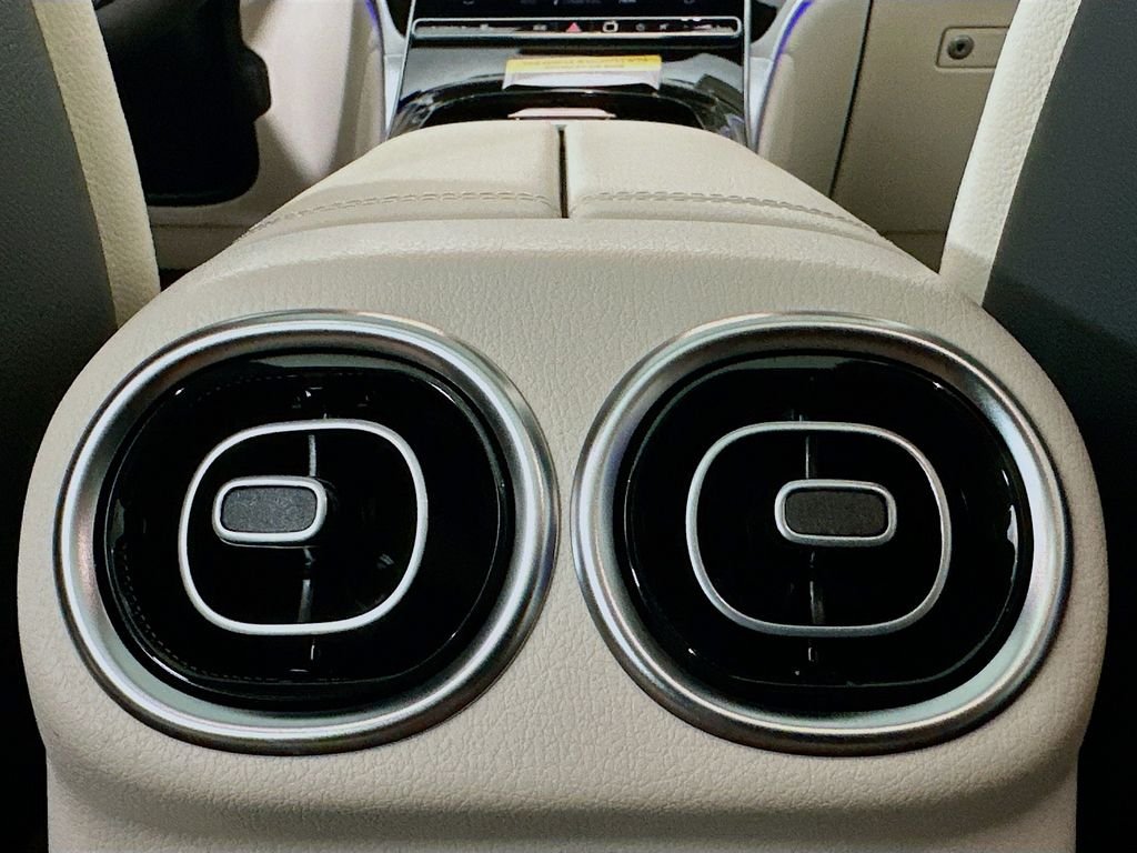 Used 2026 White Mercedes-Benz GLC 300 image 27