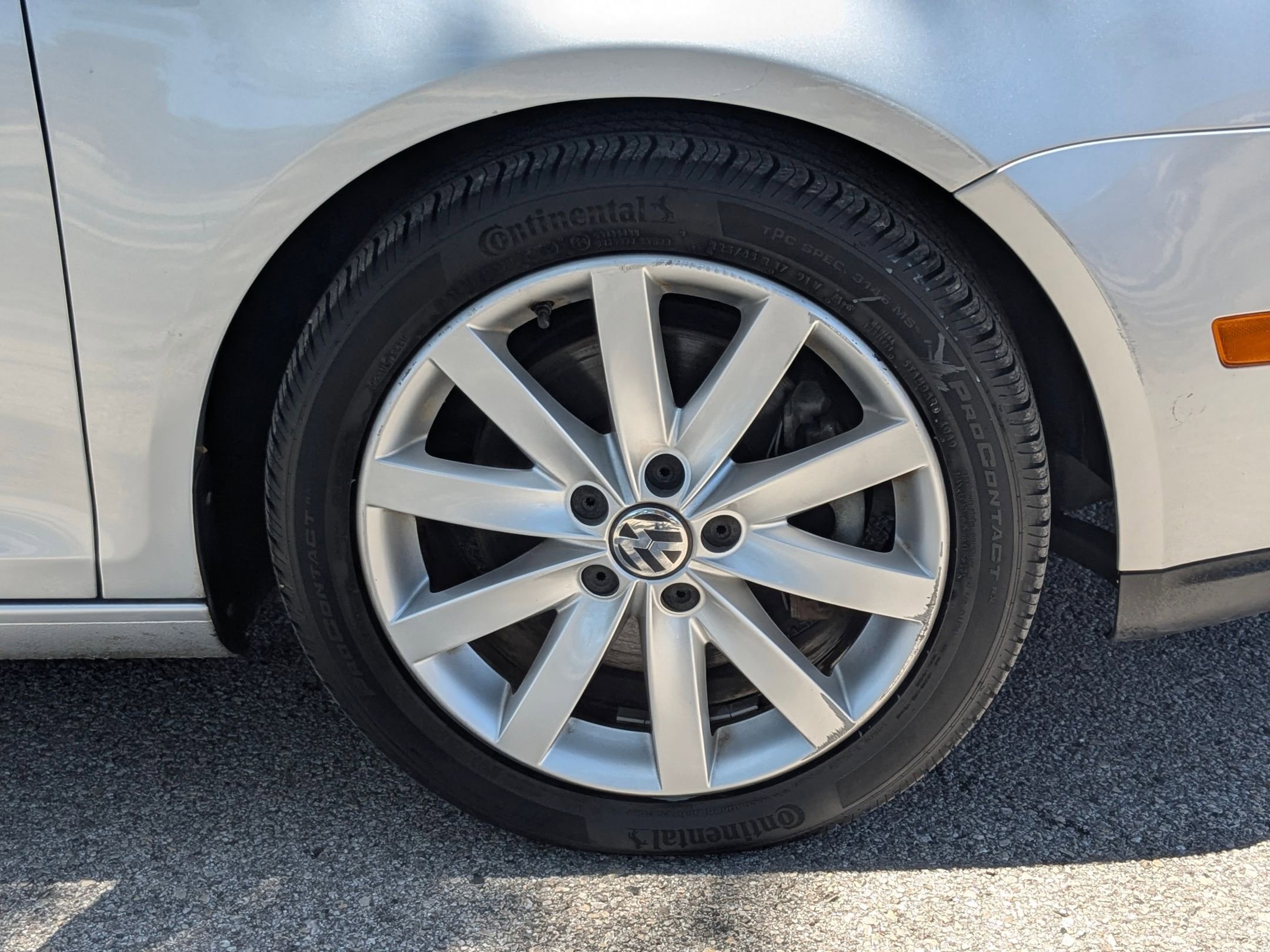 Used 2010 Silver Volkswagen Wolfsburg image 22