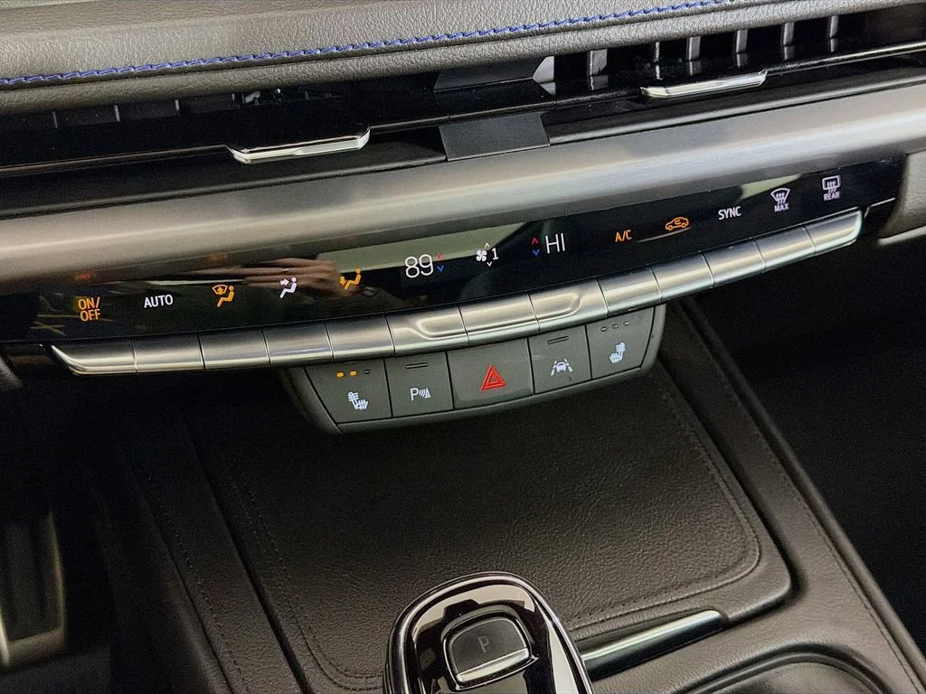 2024 Cadillac XT4 Sport - Photo 17