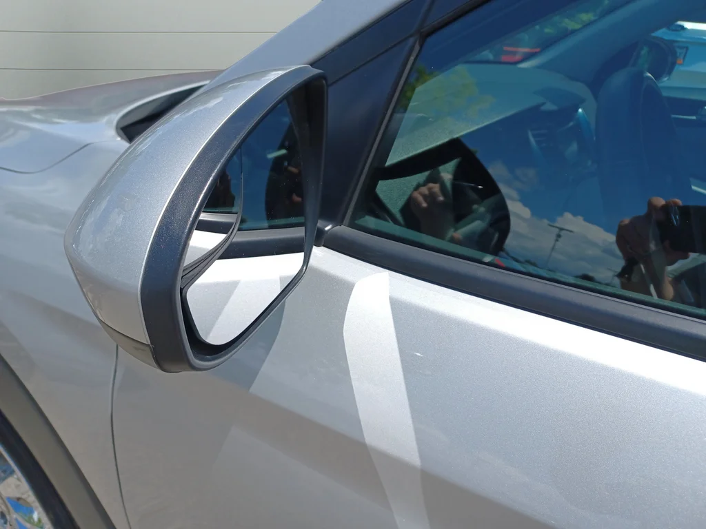 Used 2017 Silver Hyundai SE image 22
