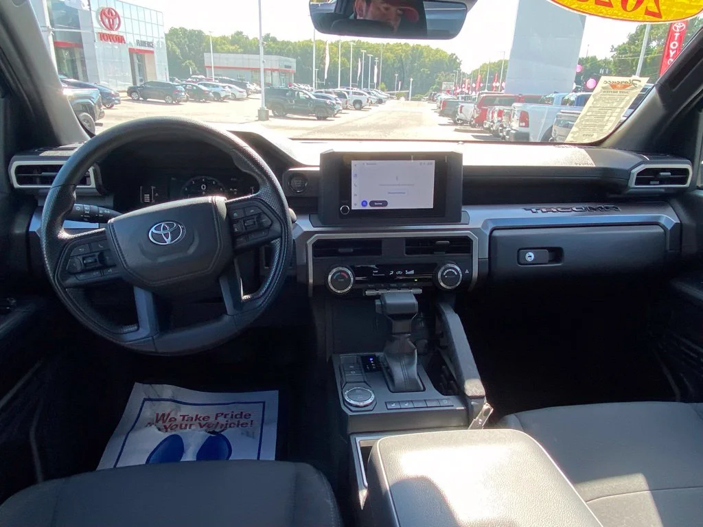 Used 2025  Toyota SR5 image 8