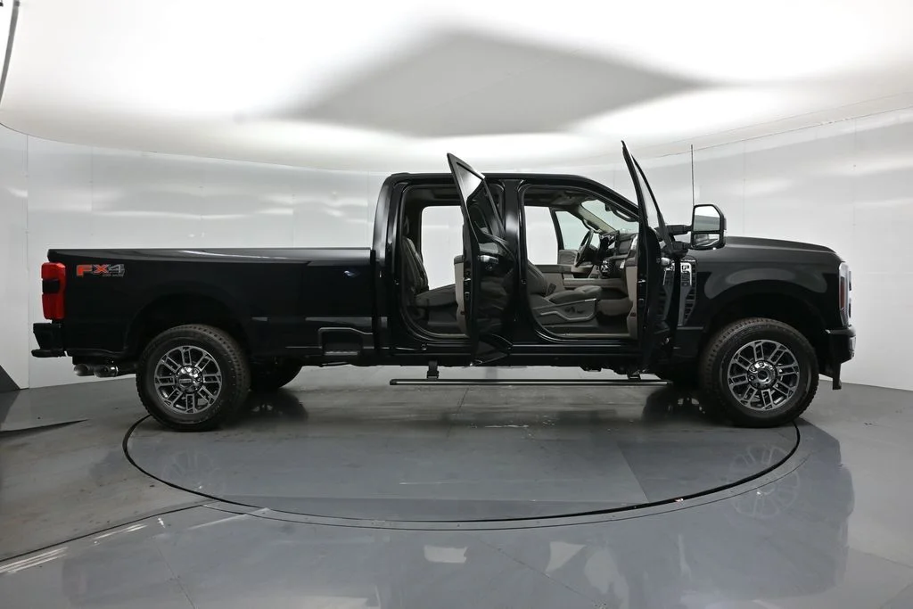 New 2026 Agate Black Metallic Ford Platinum image 4