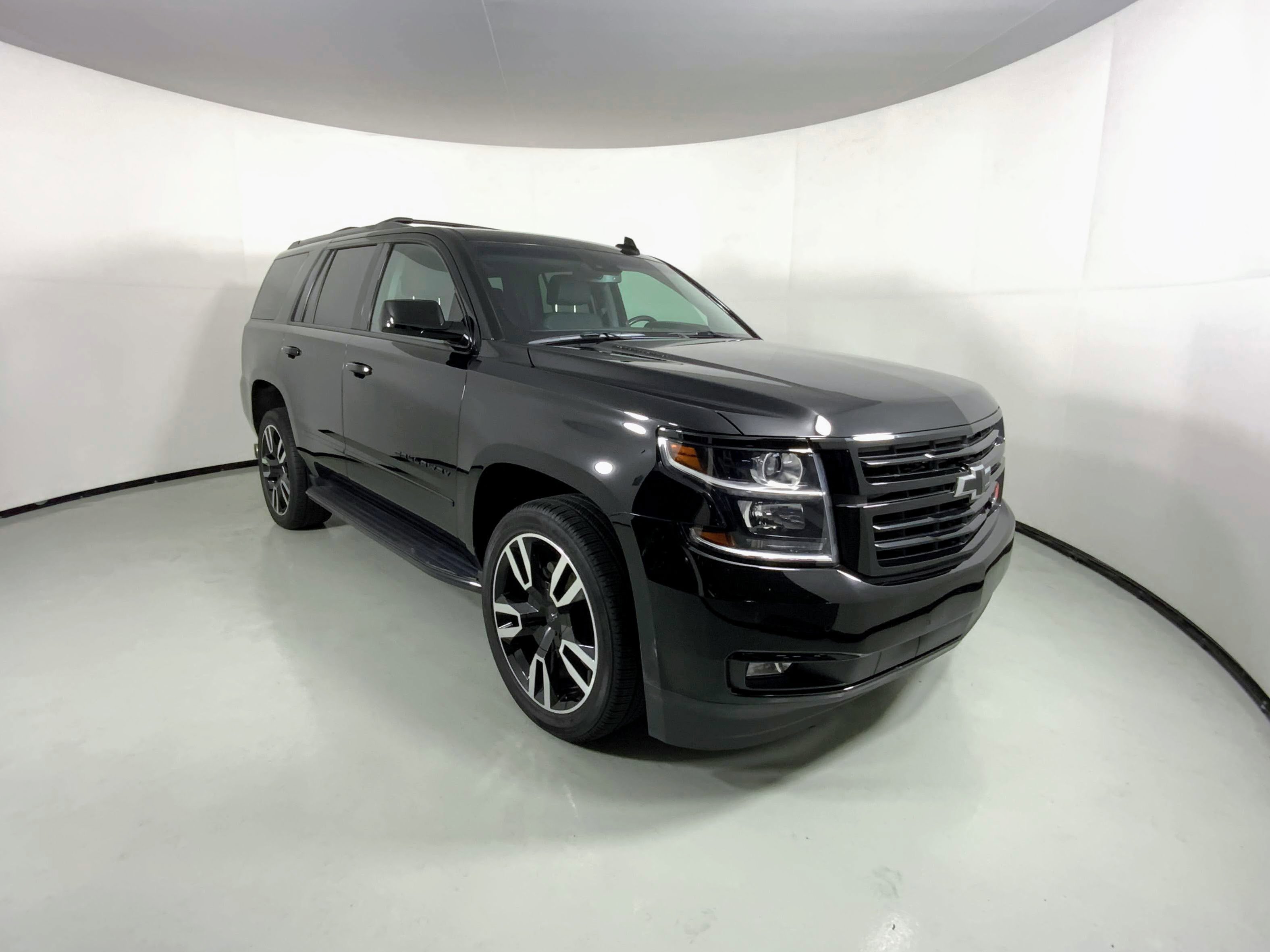 2019 Chevrolet Tahoe Premier photo 3