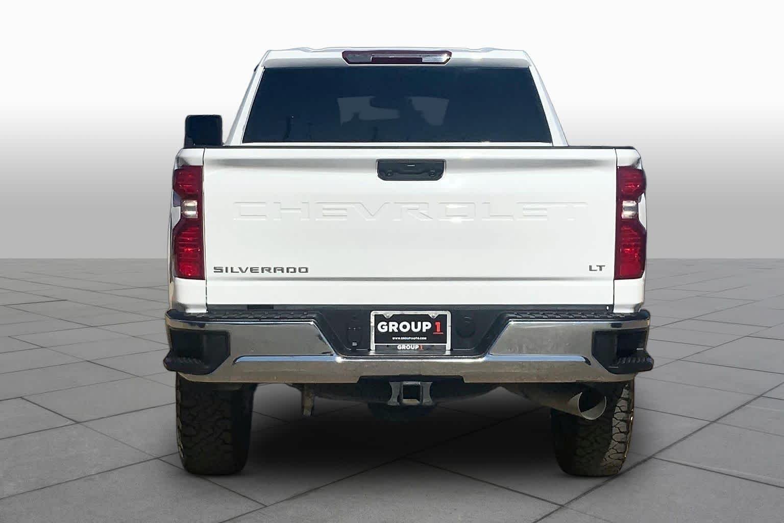 Used 2024 Summit White Chevrolet LT image 5