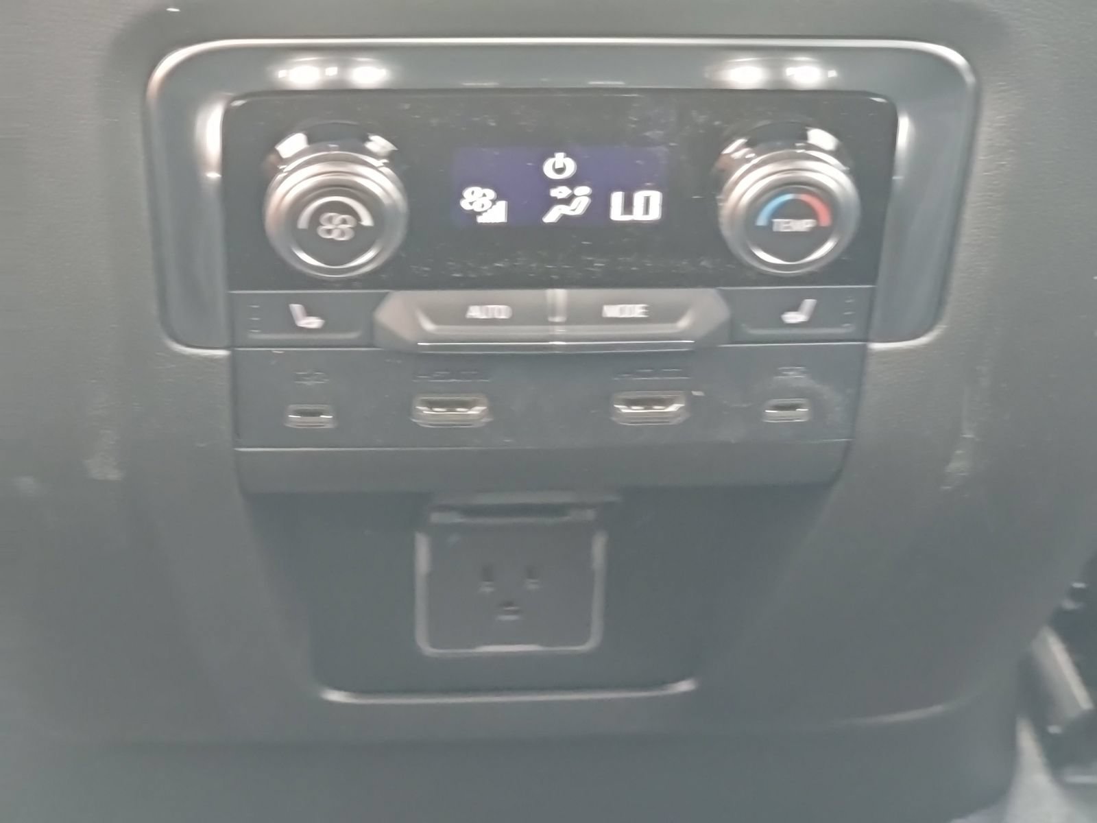2026 GMC Yukon XL Denali - Photo 27