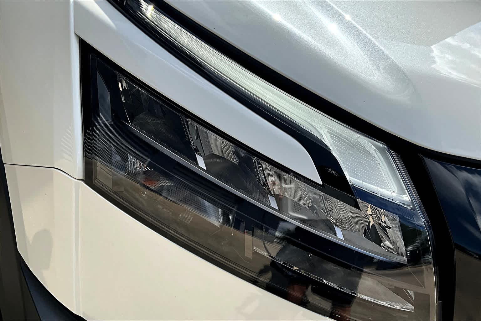 Used 2023 2T WHT BLK ROOF Nissan Rock Creek image 27