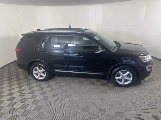 Used 2017 Ford Explorer XLT with VIN 1FM5K8D8XHGD41404 for sale in Shakopee, Minnesota