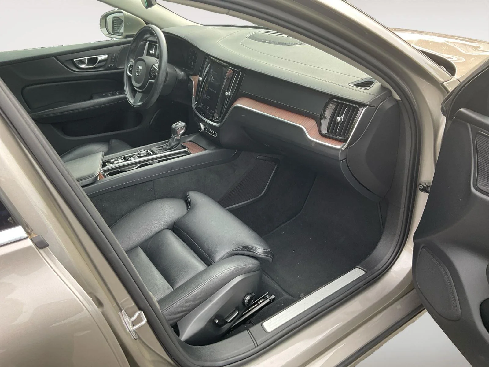 Used 2019 Pebble Grey Metallic Volvo Inscription image 12